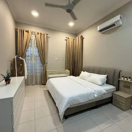 La Familia Villa Muar Town Exterior photo