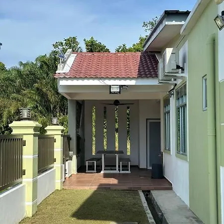La Familia Villa Muar Town Exterior photo